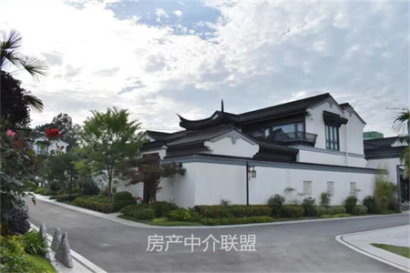 城西清华佳苑3室2厅2卫141.08m2毛坯房
